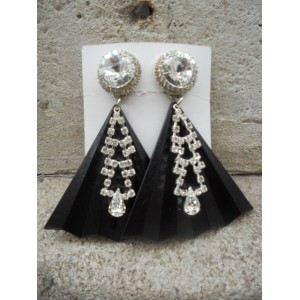 Boucles d'oreilles strass et évantail en plastique